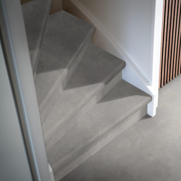 Traprenovatie met PVC overzettreden inclusief leggen