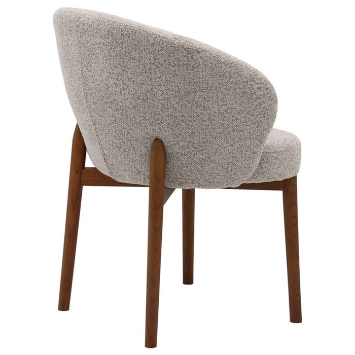 Rug eetkamerstoel Sakiko van LABEL51 in Beige Superb met walnoot eikenhouten onderstel bij Seinen Nieuwleusen