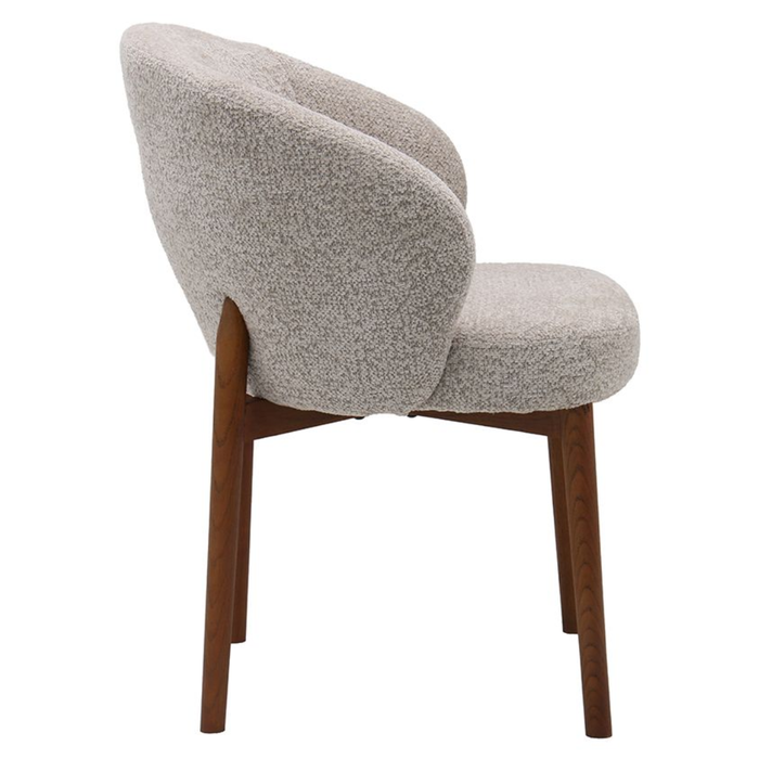 Zijaanzicht eetkamerstoel Sakiko van LABEL51 in Beige Superb met walnoot eikenhouten onderstel bij Seinen Nieuwleusen