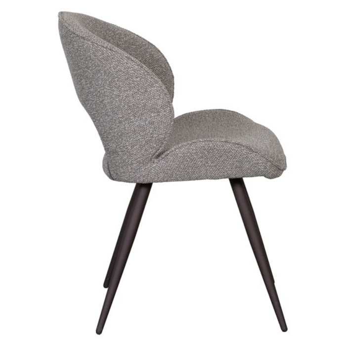 Zijkant eetkamerstoel Sakura van LABEL51 in Mushroom Royal Boucle met brons metalen onderstel bij Seinen Nieuwleusen
