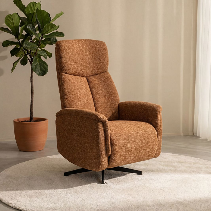 Sfeerfoto relaxfauteuil Helsinki van LABEL51 in Coral Royal Boucle bij Seinen Nieuwleusen