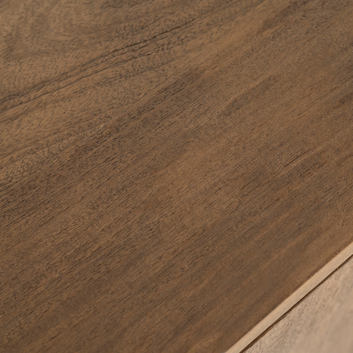 Detailfoto geborstelde afwerking mangohout TV meubel Edward